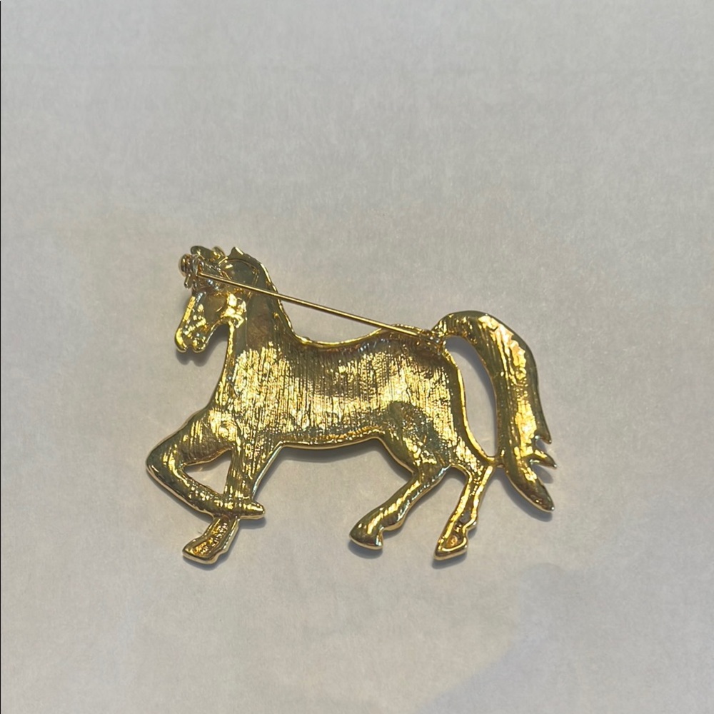 Elegant Black and Gold Horse Brooch - Picture 2 of 3